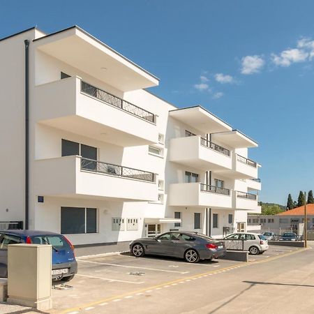 Modern 4* Luxury Apartment In Center Трогир Экстерьер фото